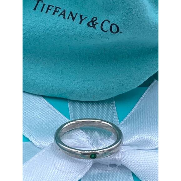 Tiffany & Co. Sterling Silver Emerald Stacking Band Ring – Size 6 - Picture 2 of 7
